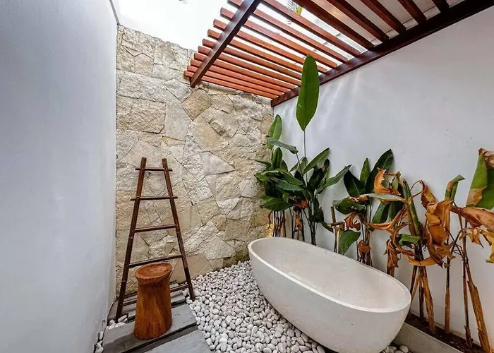 Villa Nakula - Architectural 3 Level 5 Mins To Canggu (Bali)